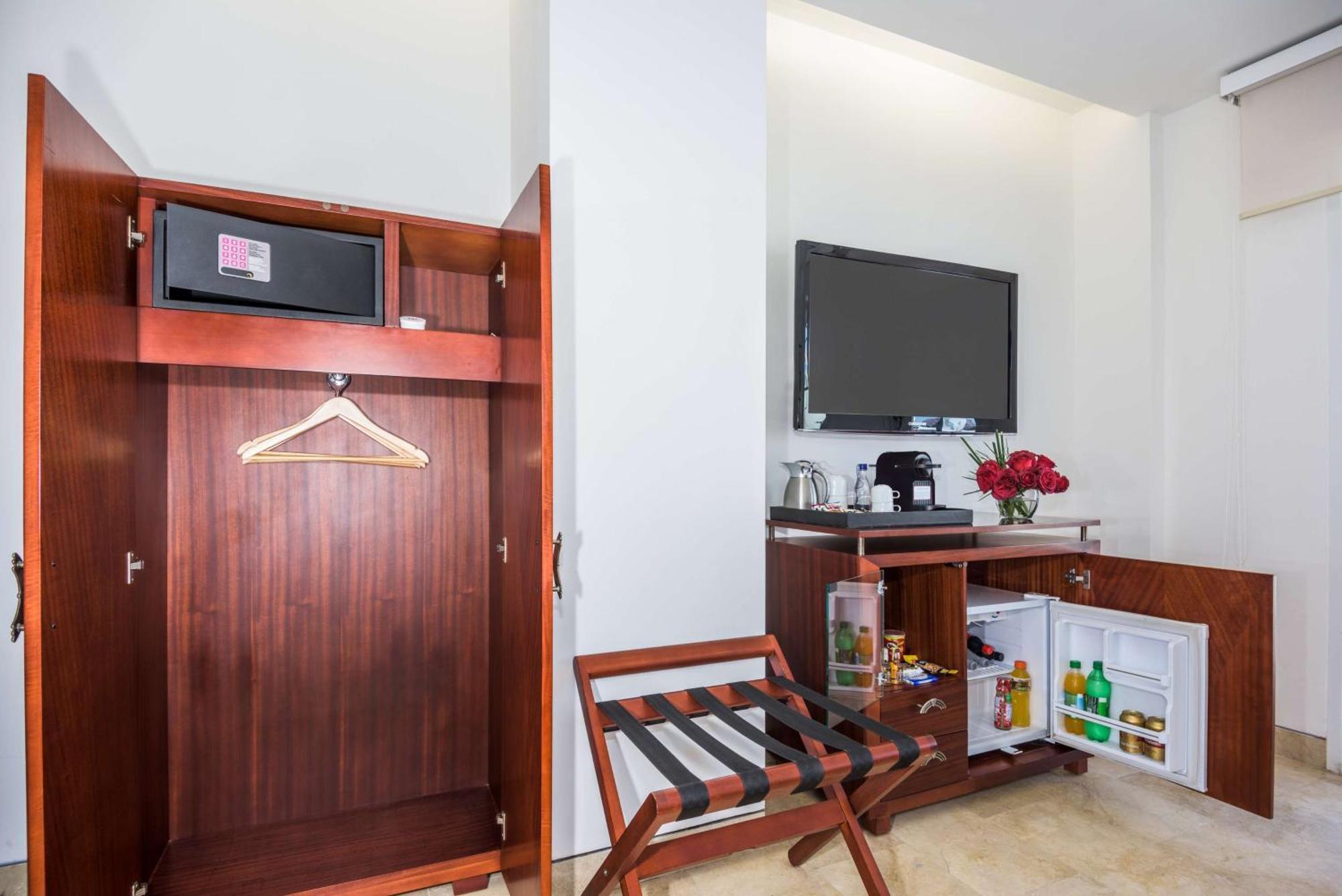 Hotel Nh Royal Urban Cartagena Exteriér fotografie